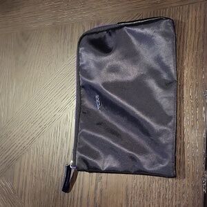 Tumi Delta Amenity Kit